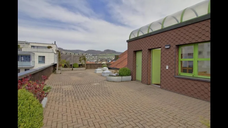 Spacious 19m2 room available in a cozy attic flat with a huge terrace