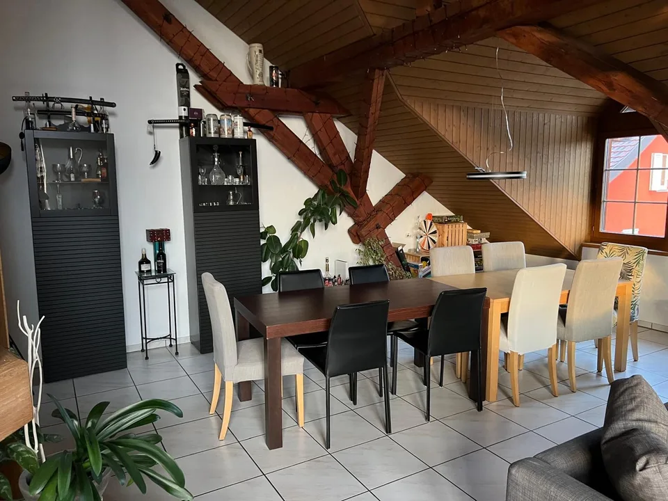 Spacious 19m2 room available in a cozy attic flat with a huge terrace