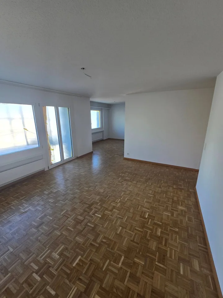 Neu sanierte 2.5-Zimmerwohnung am Rande von Schlieren.