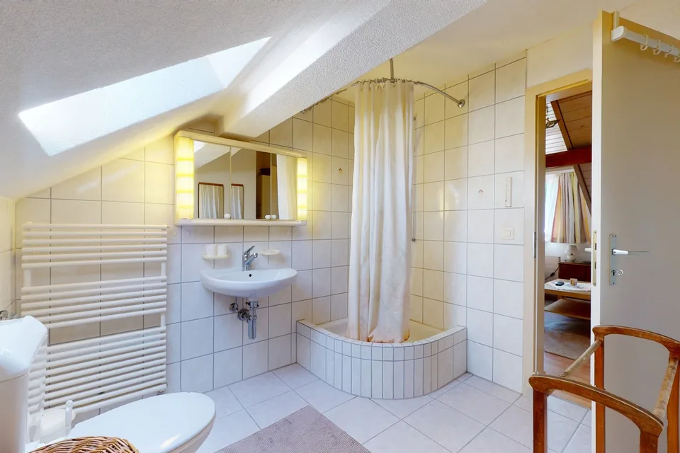 2 Zimmer möblierte Dachwochnung