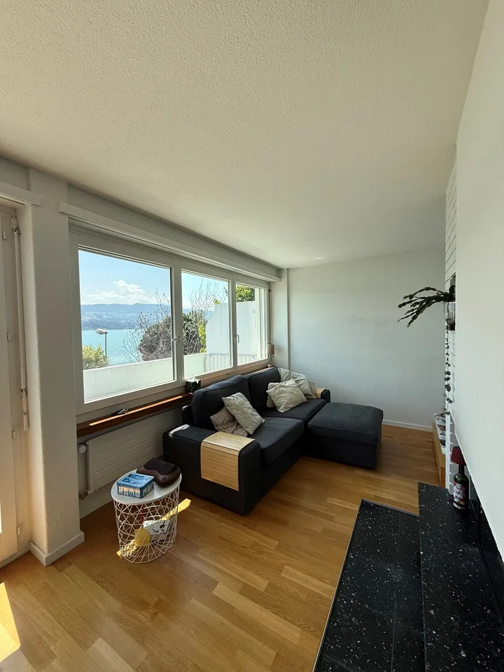 4-Zimmerwohnung mit grossem Balkon und schöner Seesicht