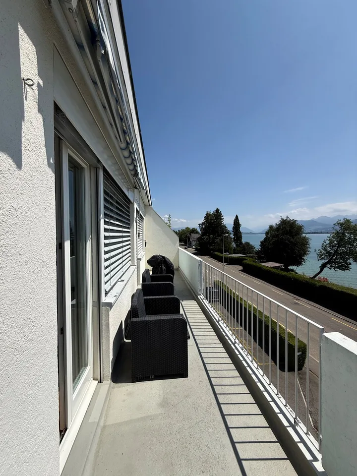 4-Zimmerwohnung mit grossem Balkon und schöner Seesicht