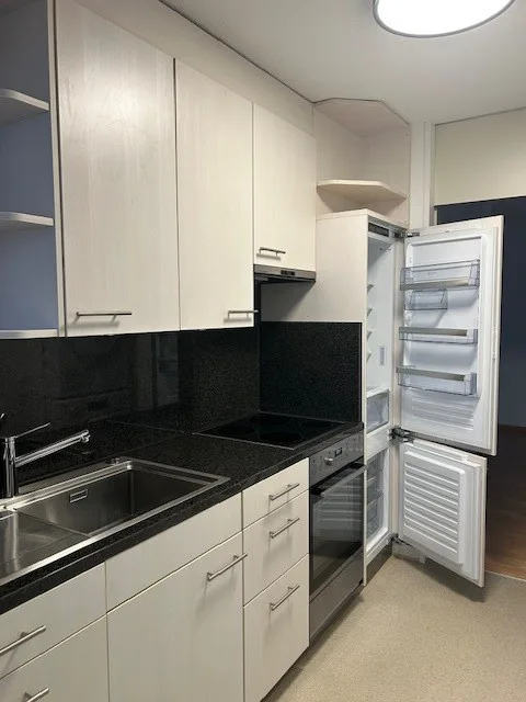 1.1	Grosse und helle 2.5-Zimmer-Wohnung mit Balkon und Weitsicht