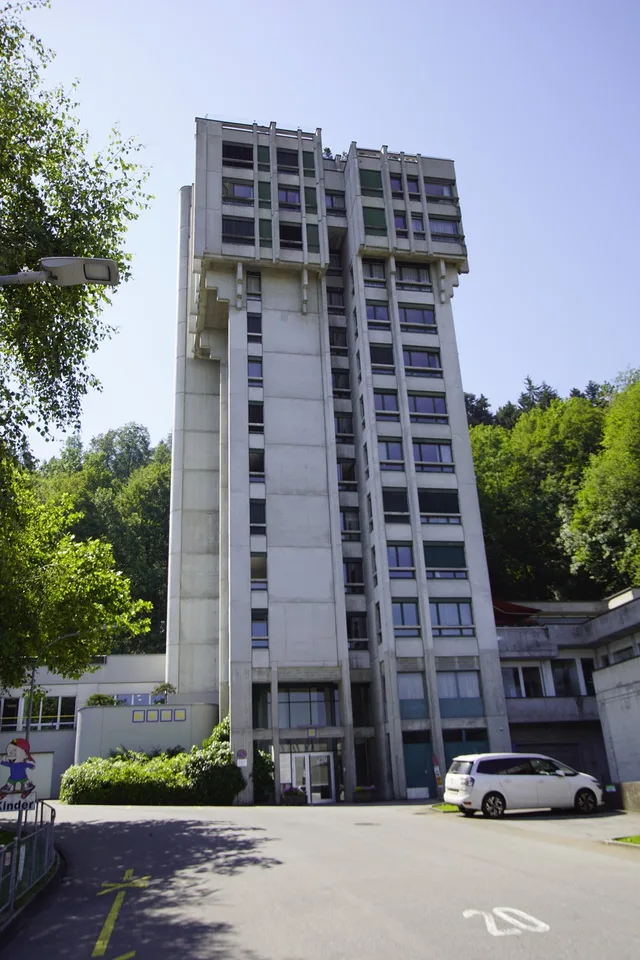 1.1	Grosse und helle 2.5-Zimmer-Wohnung mit Balkon und Weitsicht