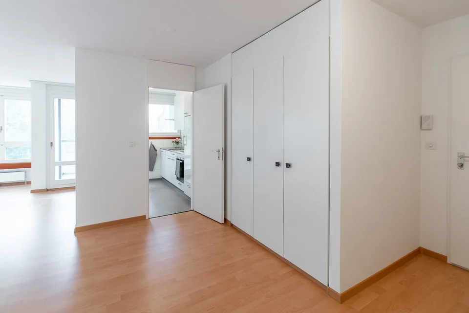 1.1	Grosse und helle 2.5-Zimmer-Wohnung mit Balkon und Weitsicht