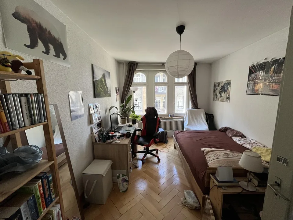 WG-Zimmer in zentraler Altbauwohnung mit Dachterrasse