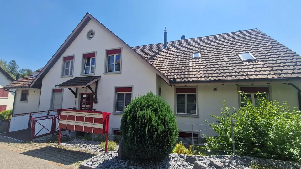 Helle 3.5-Zimmer-Dachgeschosswohnung mit modernem Ausbaustandard in Bäretswil