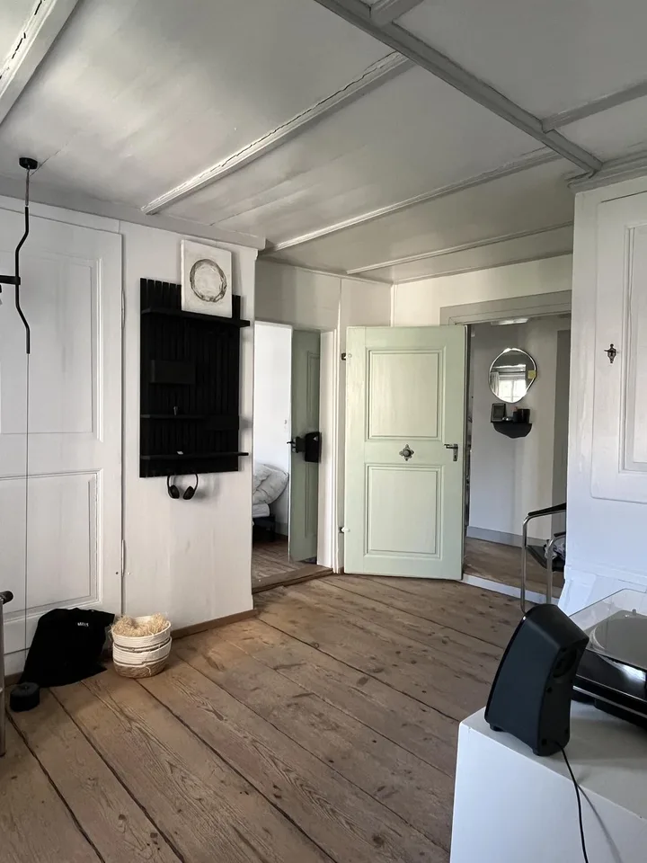 Mitbewohner:in gesucht. Charmante 4½-Zimmer-Maisonette in Zollikon (ab sofort)