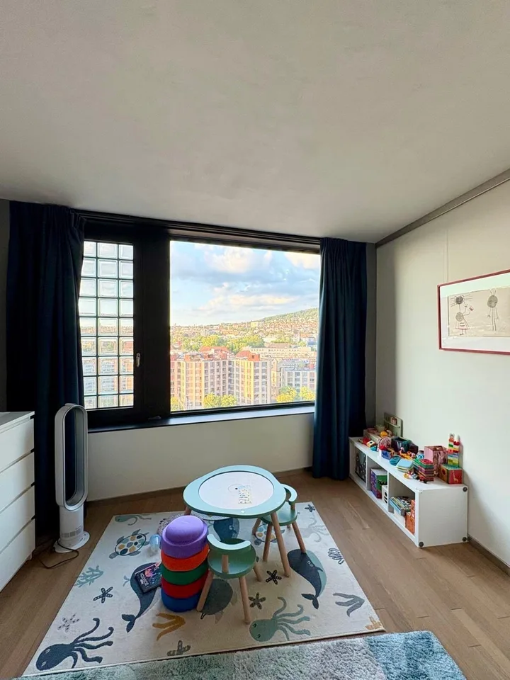 Zentrale 4.5 Zimmer-Wohnung an der Europaallee in Zürich