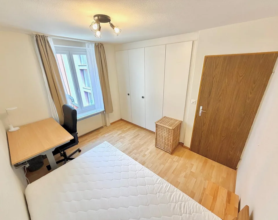 Zentrales Zimmer mitten im Kreis 4 :)