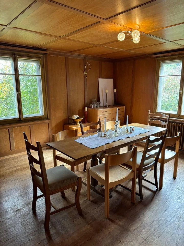 Geräumiges Zimmer in riesigem Haus und grossem Garten :)