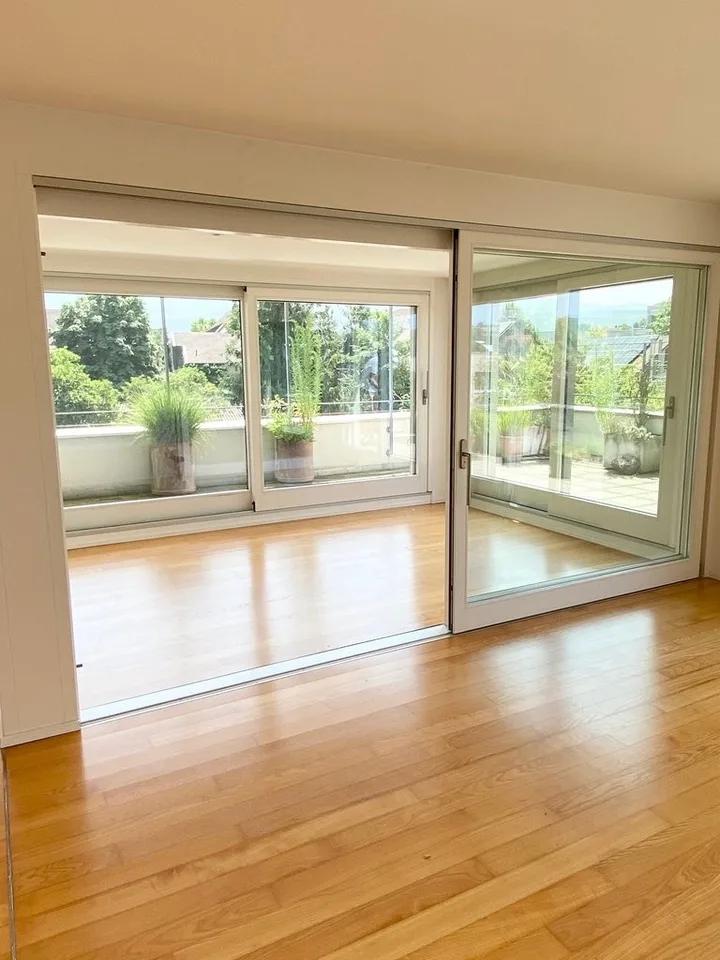 Appartamento mansardato di 4,5 locali con grande terrazza sul tetto a Therwil – foto 9 di 12