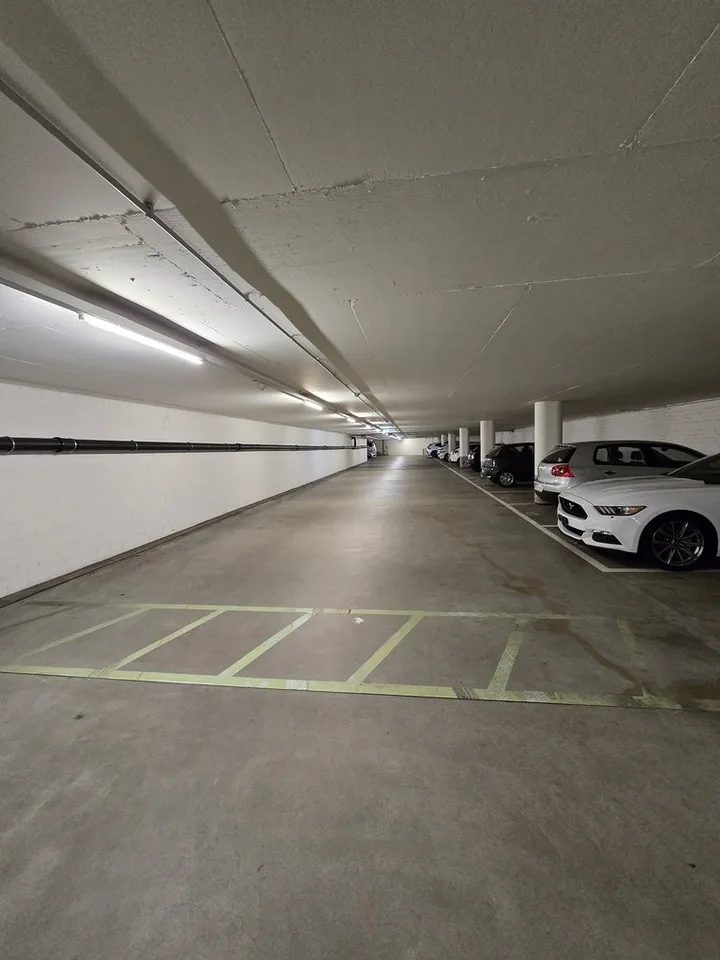 EINSTELLPLATZ IM HIRZBRUNNENQUARTIER BEIM EGLISEE ZU VERMIETEN