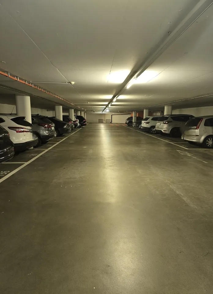 EINSTELLPLATZ IM HIRZBRUNNENQUARTIER BEIM EGLISEE ZU VERMIETEN