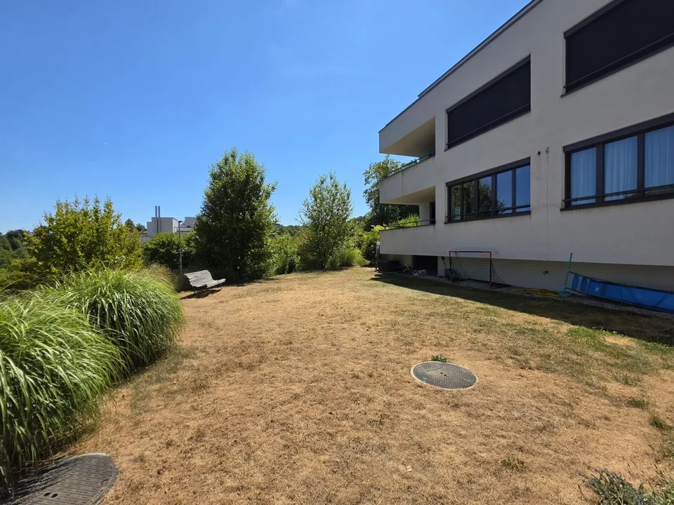Einzigartige Gartenwohnung an begehrter und erhöhter Lage