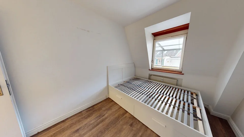 Furnished room in modernised apartment in a top location