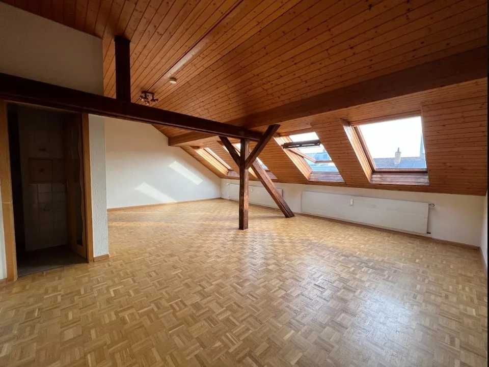 Charmante & lichtdurchflutete 1.5-Zimmer-Dachwohnung mit Loft-Charakter