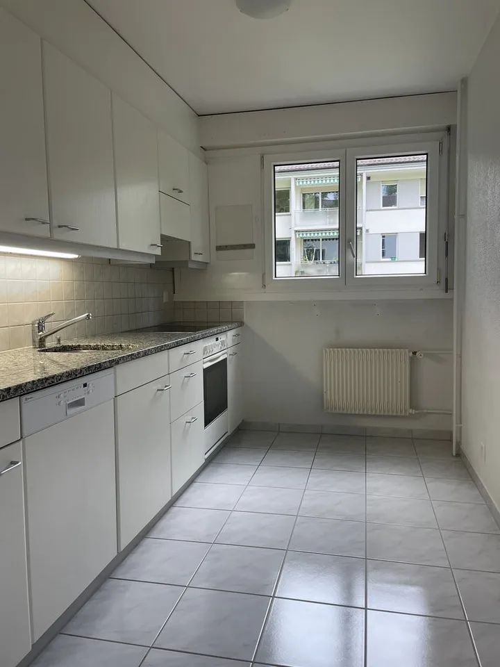 4-Zimmer-Wohnung, 2. OG links
