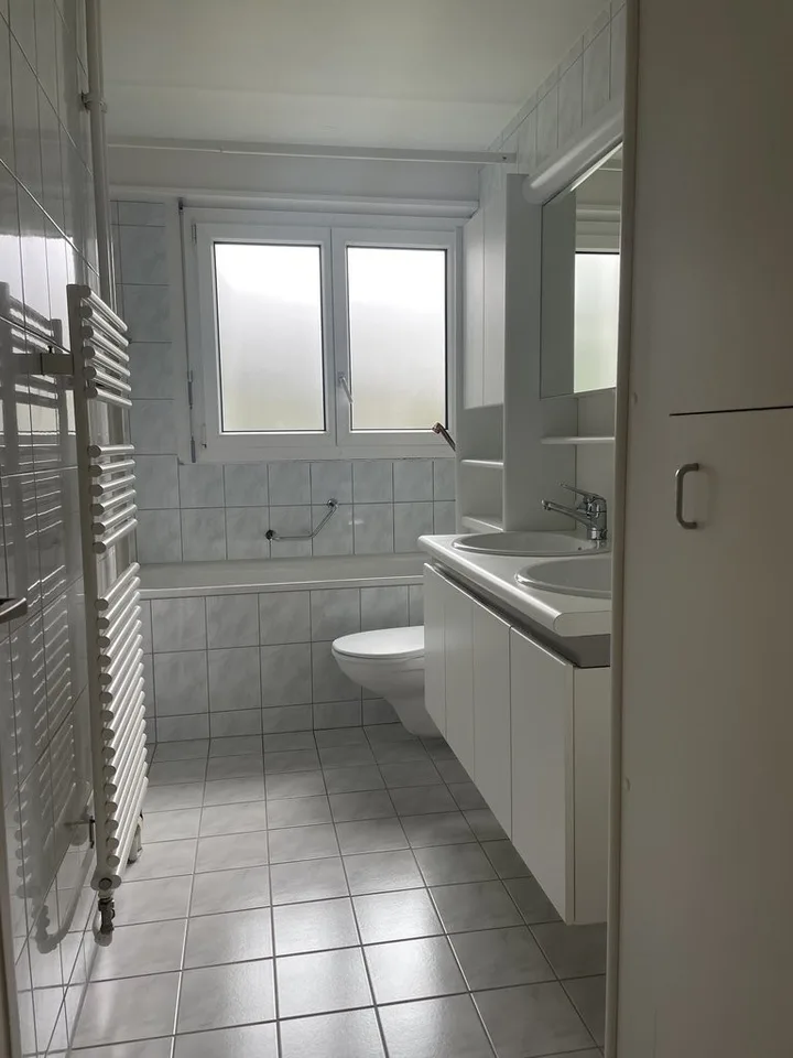 4-Zimmer-Wohnung, 2. OG links