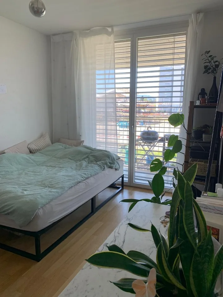 Freies Zimmer in 3er WG ab Sept.