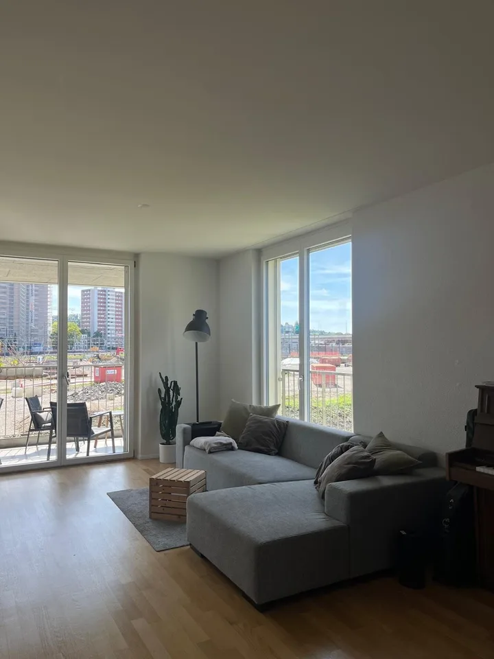 Freies Zimmer in 3er WG ab Sept.