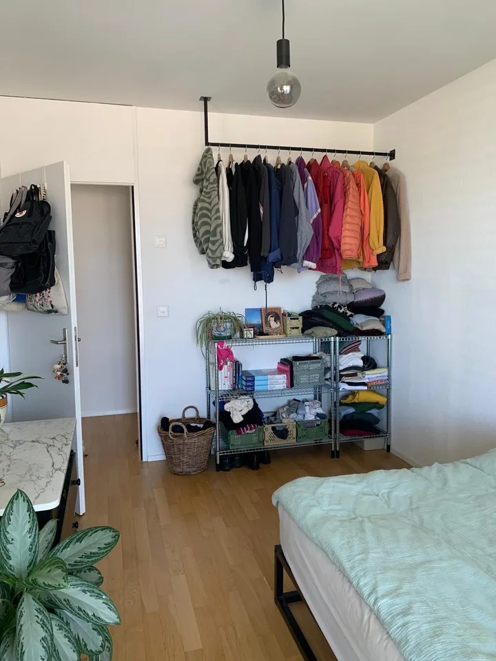 Freies Zimmer in 3er WG ab Sept.