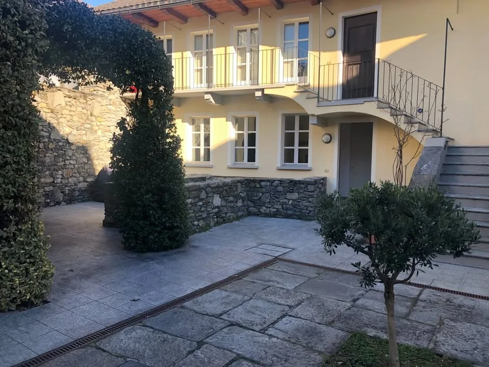 Cerco Subentrante per una casa in stile Ticinese/ Suche Nachmieter für Wohnung im Tessiner Stil