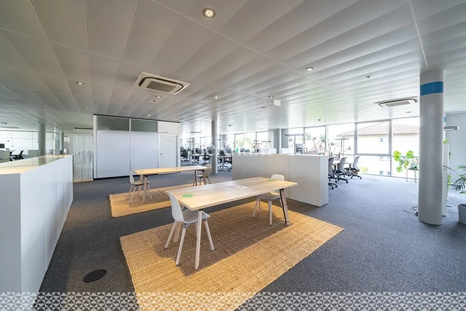 Bureaux modernes d'env. 1120 m2 aux portes de la gare CFF