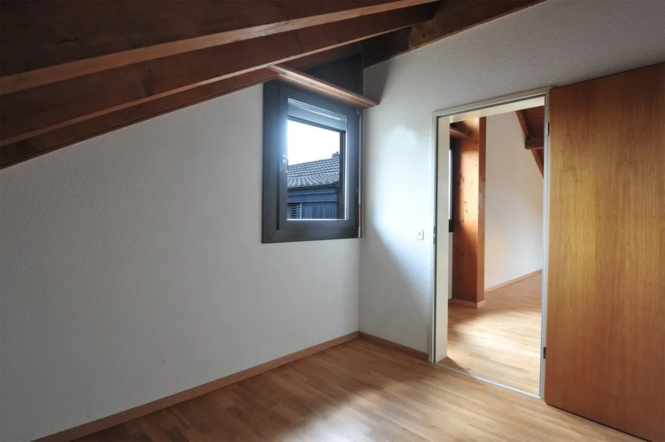 Schöne Dachwohnung im ruhigen Wohnquartier