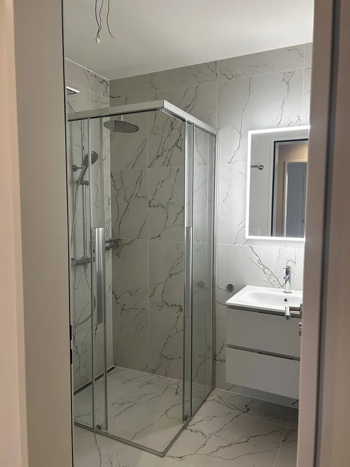 Bright Flat in one of Zurich's most connected addresses · Available Immediately or by Arrangement