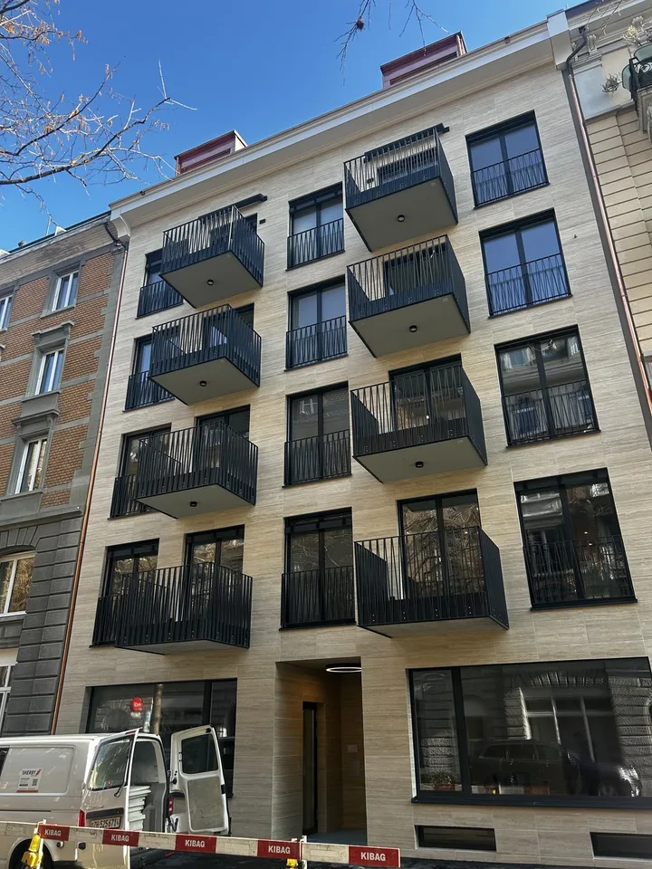 Bright Flat in one of Zurich's most connected addresses · Available Immediately or by Arrangement