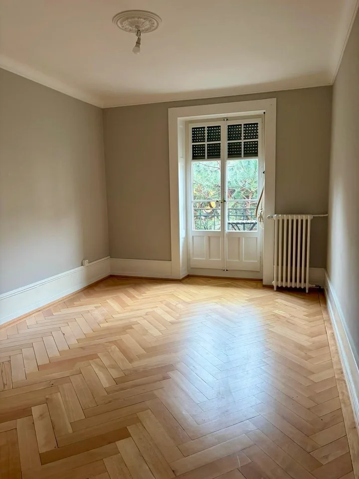 Appartement semi meublé de 3 pièces avec place de parking intérieure