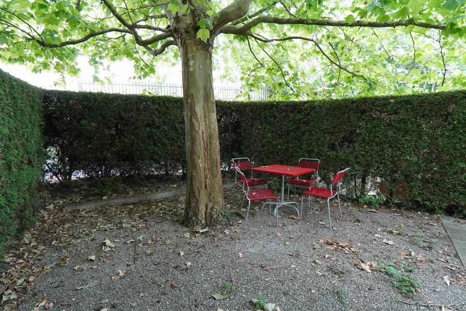 Charming 2.5-Room Ground Floor Apartment with Garden near Lake Zürich  Seestrasse, 8038 Zürich