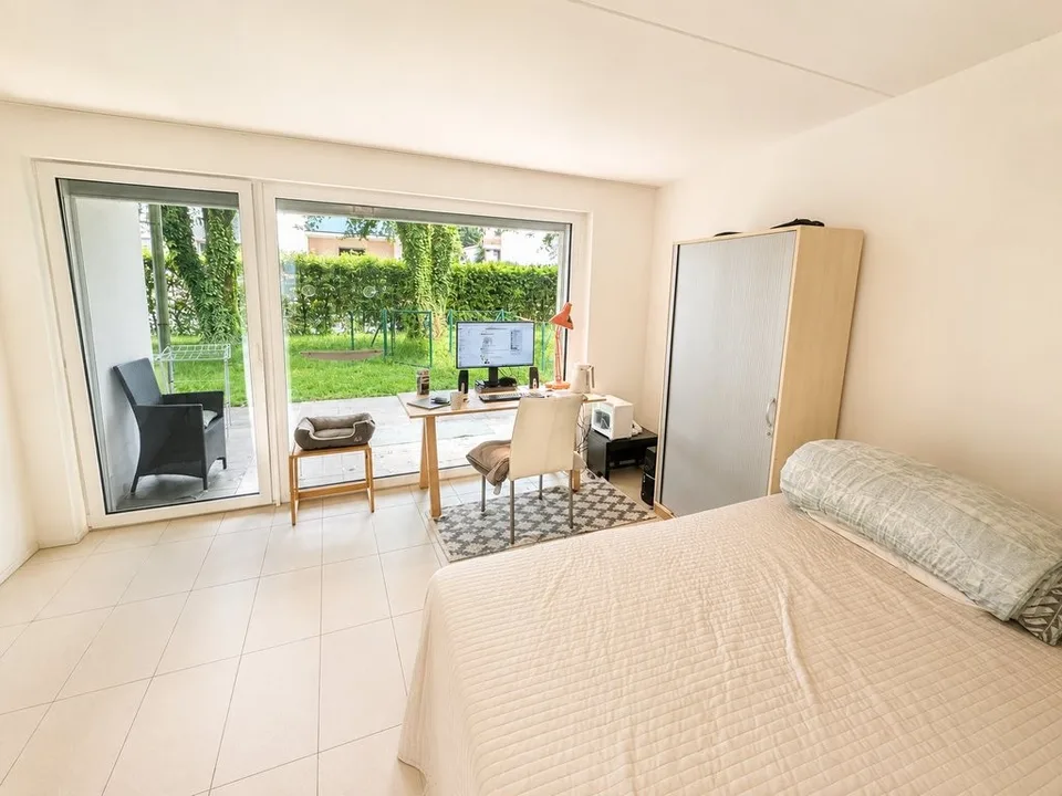 Magnifique studio semi meublé avec grande terrasse – Foto 2 von 3