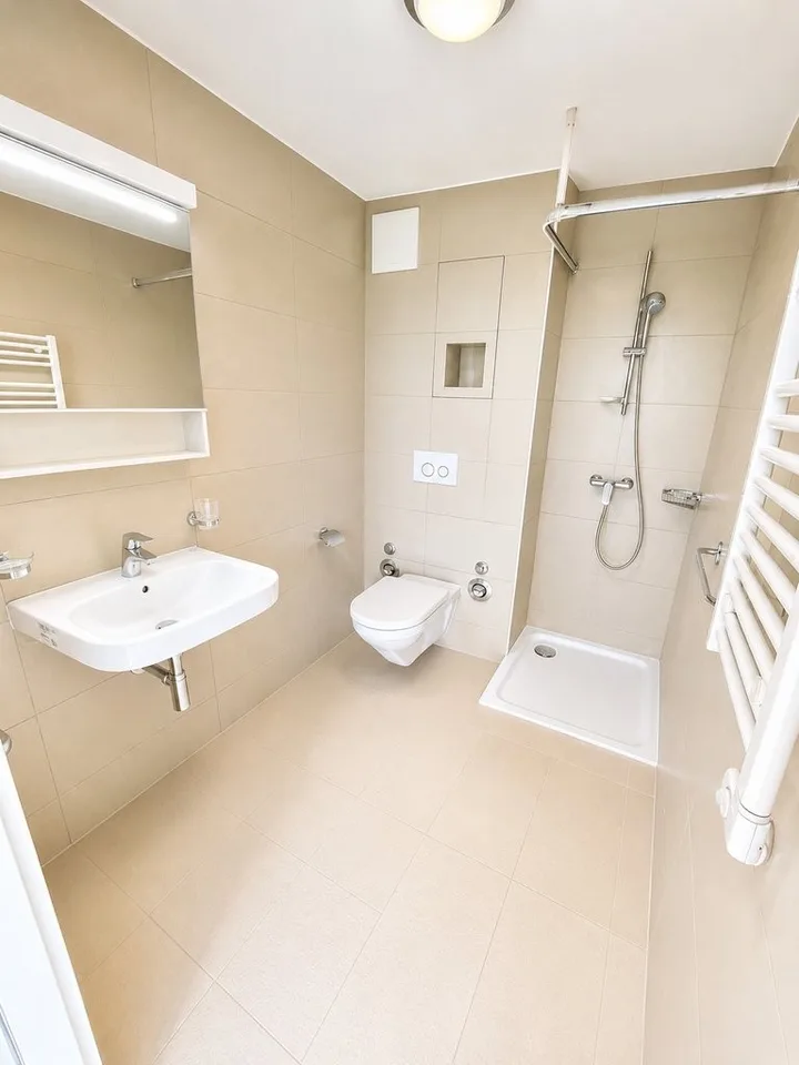 Magnifique studio semi meublé avec grande terrasse