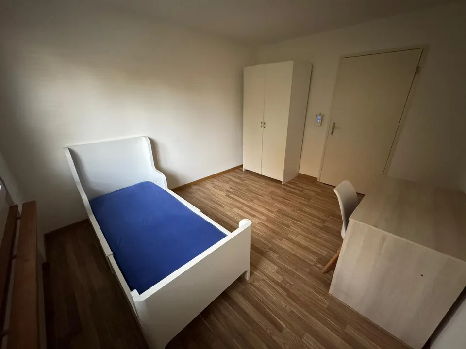 Single Room Available – Bubikon