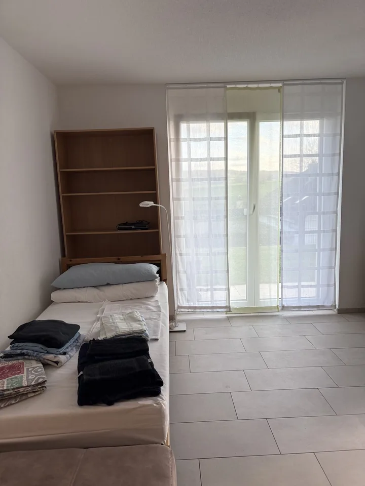 Studio möbilliert inkl. Internet und NB