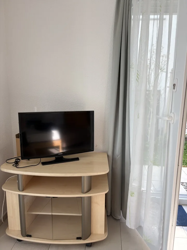 Studio möbilliert inkl. Internet und NB