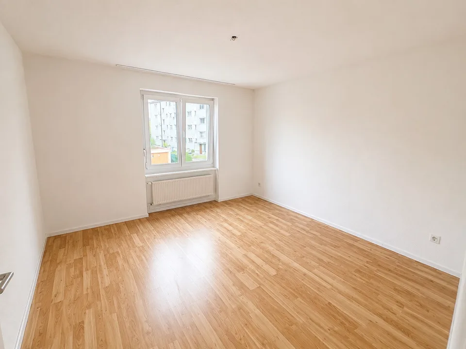 Modern 3 - Zimmer Wohnung mit Balkon und moderner Küche