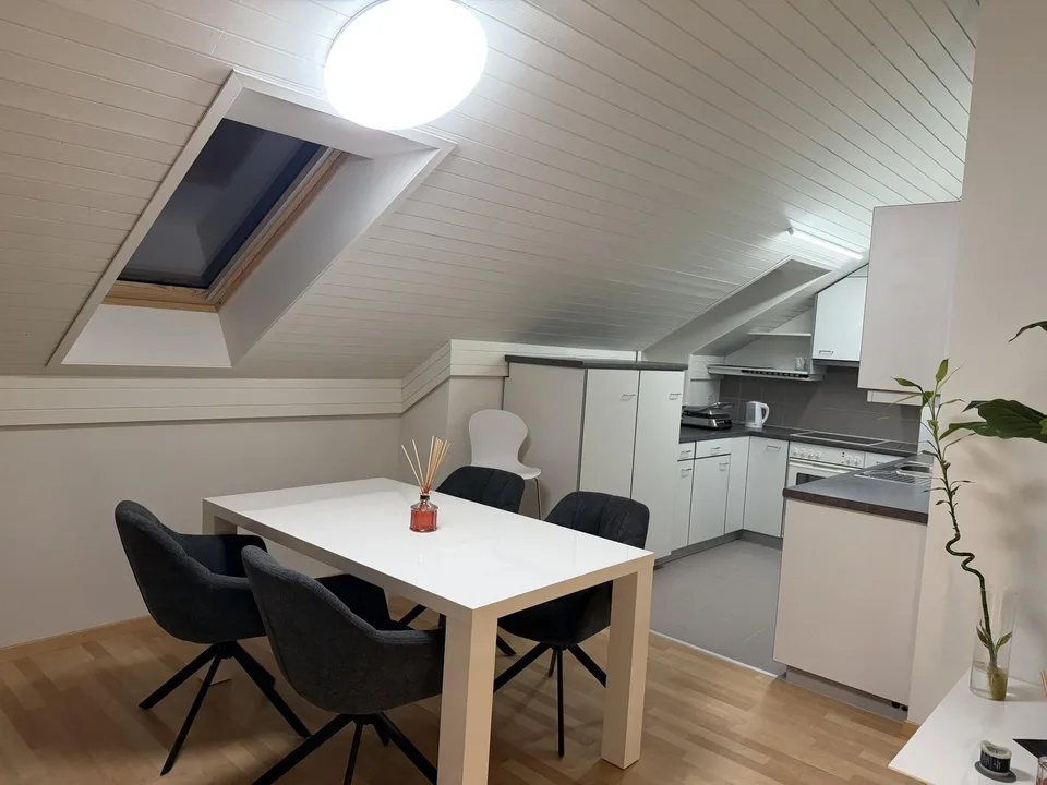 Helles Zimmer in 3-Zimmer-Wohnung gesucht (Mitmieter/in)