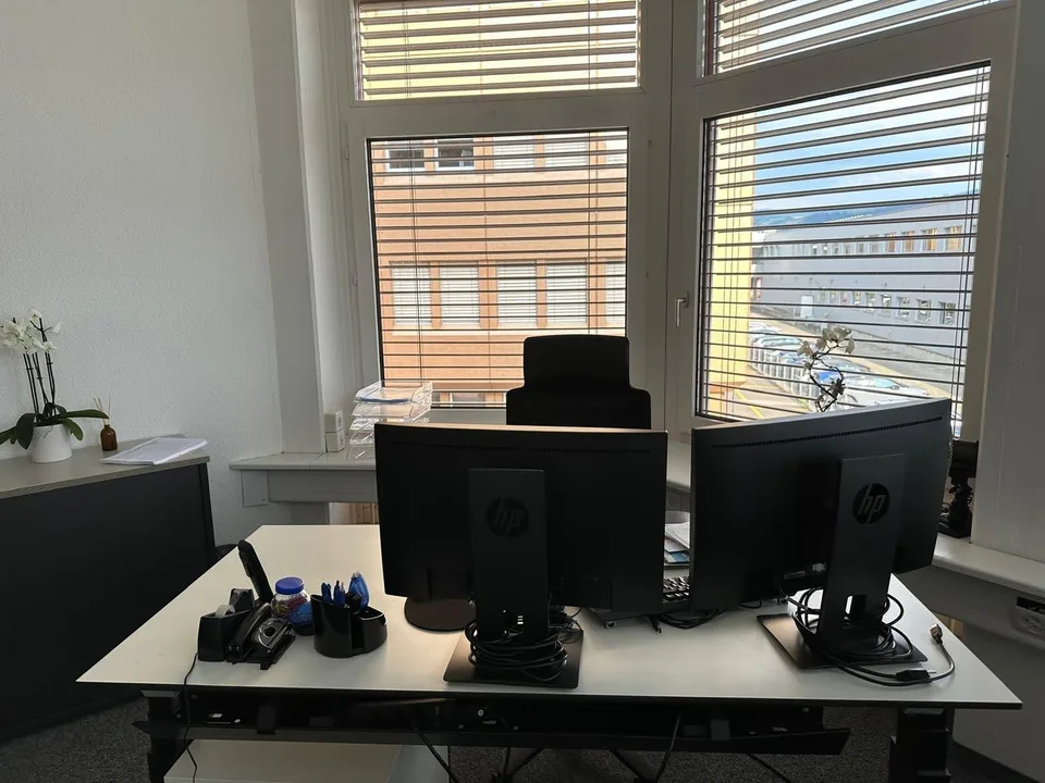 Komplett möbliertes Büro zu vermieten