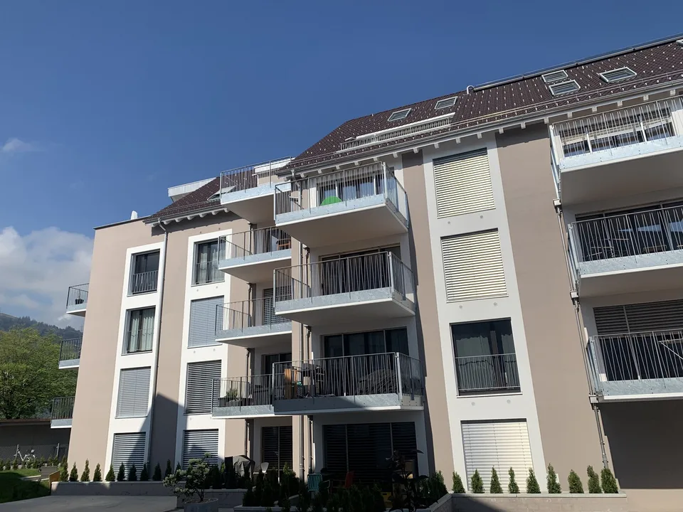 Moderne 2.5 Duplex-Wohnung mit Dachterrasse