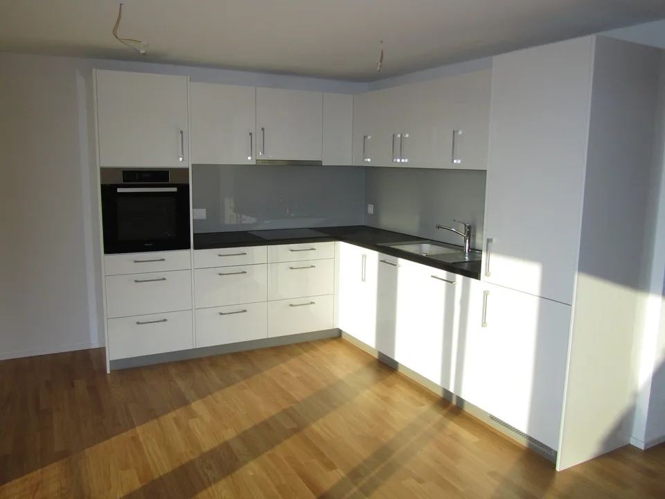 Moderne 2.5 Duplex-Wohnung mit Dachterrasse