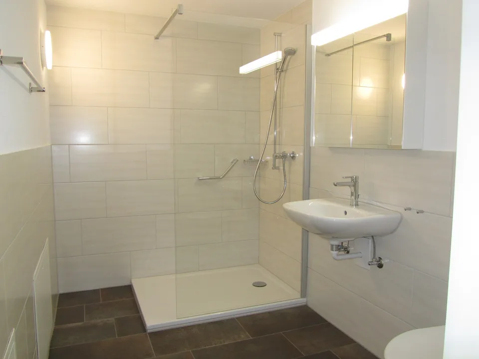 Moderne 2.5 Duplex-Wohnung mit Dachterrasse