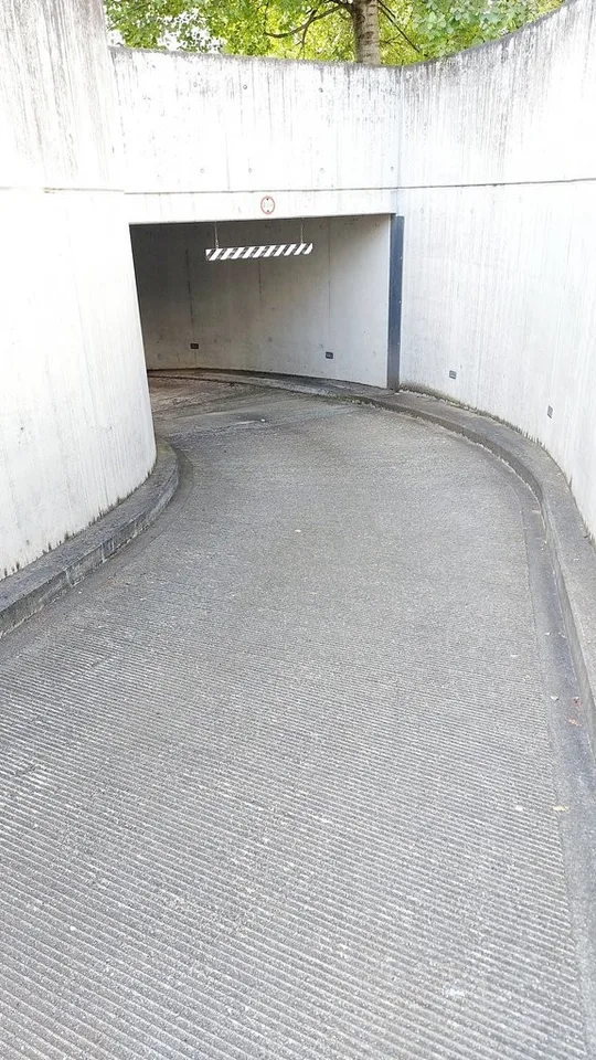 EInstellplatz in Zürich-Altstetten - Nähe Rautihalde