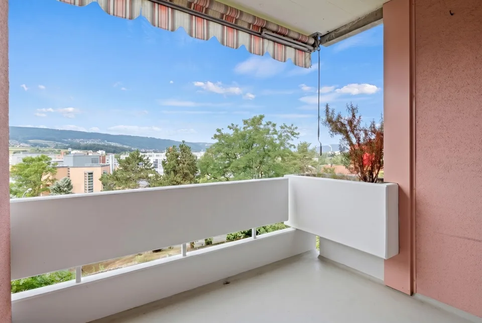 3.5-Zimmerwohnung mit Balkon und Weitsicht in Schlieren