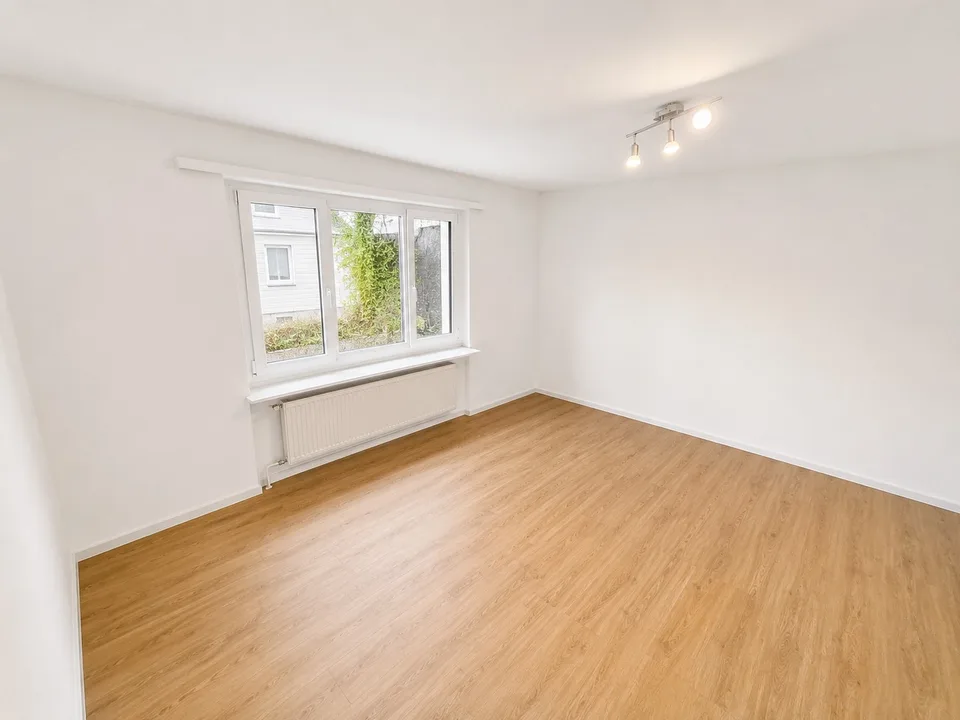 Helle, moderne 2.5-Zimmer Wohnung an ruhiger Lage