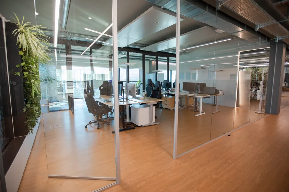 Exklusive Büro- und Showroomflächen mit Autolift – bis zu 5'700 m²