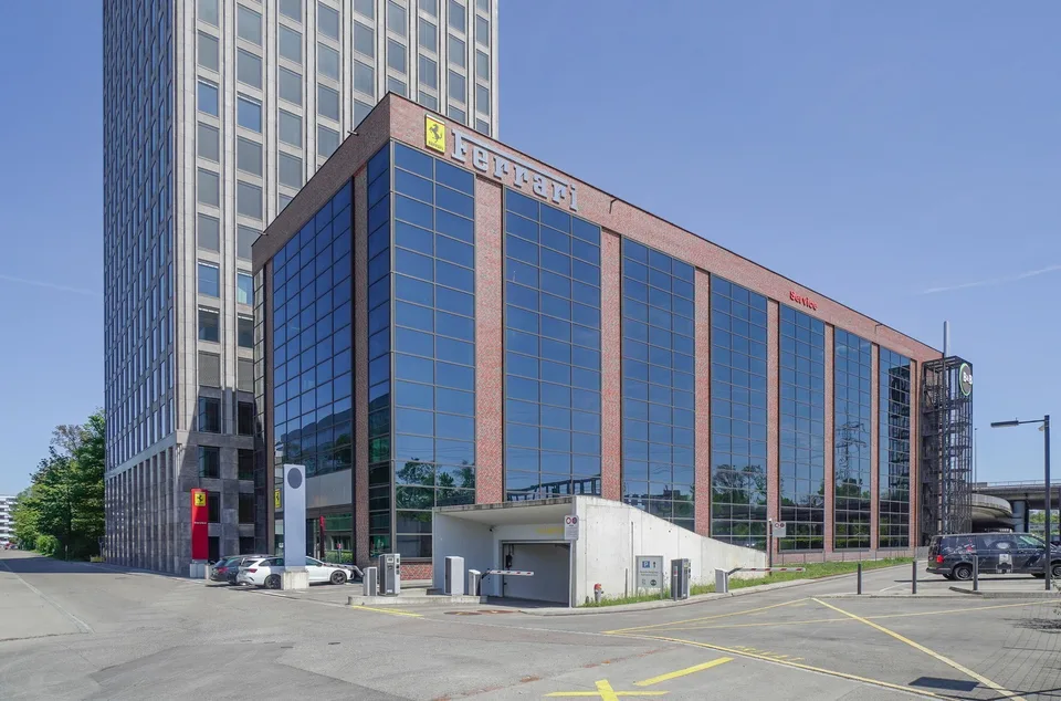 Exklusive Büro- und Showroomflächen mit Autolift – bis zu 5'700 m²