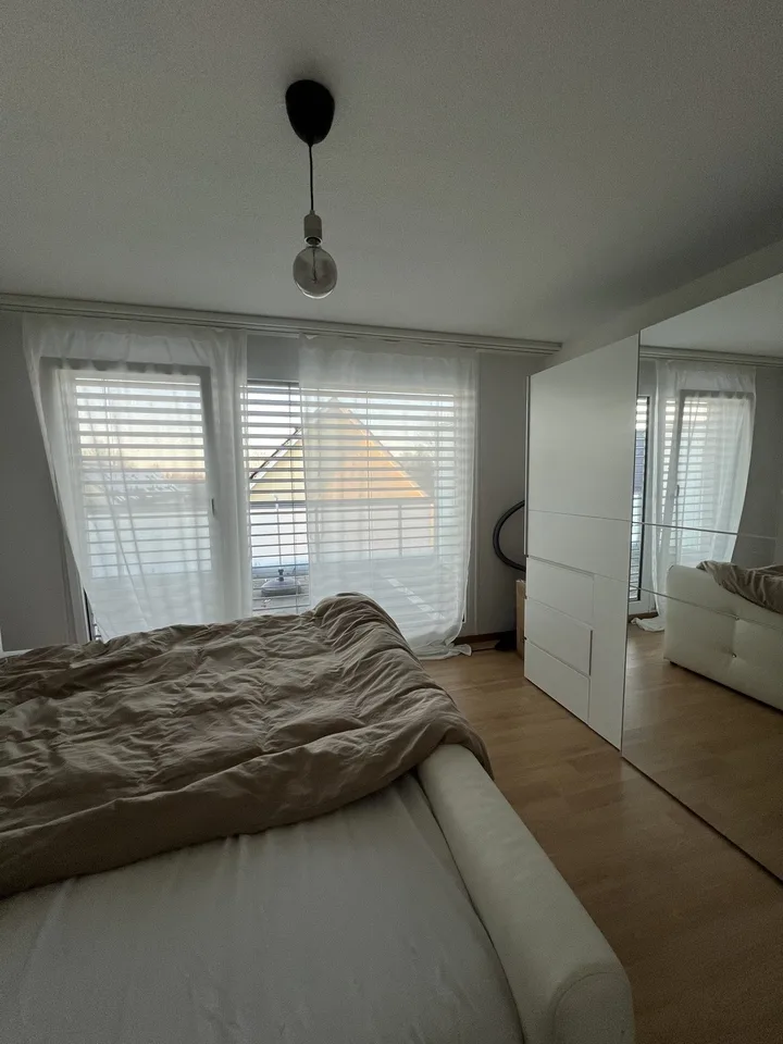 Moderne 2.5-Zimmer Attikawohnung mit zwei Terrasse - Lift und Waschmaschine